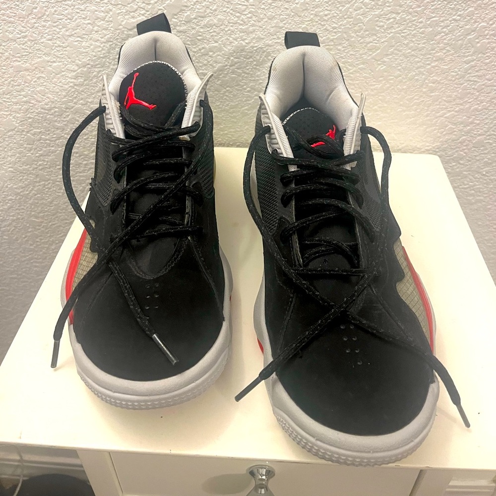 Nike Jordans Mens size 9.5 NWOT black, red, grey, white. Zoom air